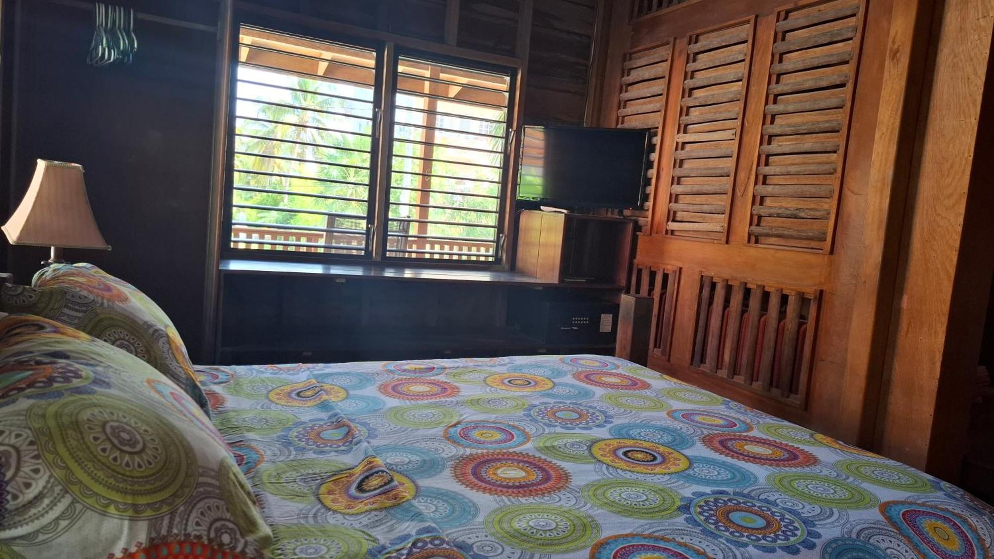 Amanda'S Place Casa Amancer - Sea View, Pool And Tropical Garden Caye Caulker Eksteriør bilde